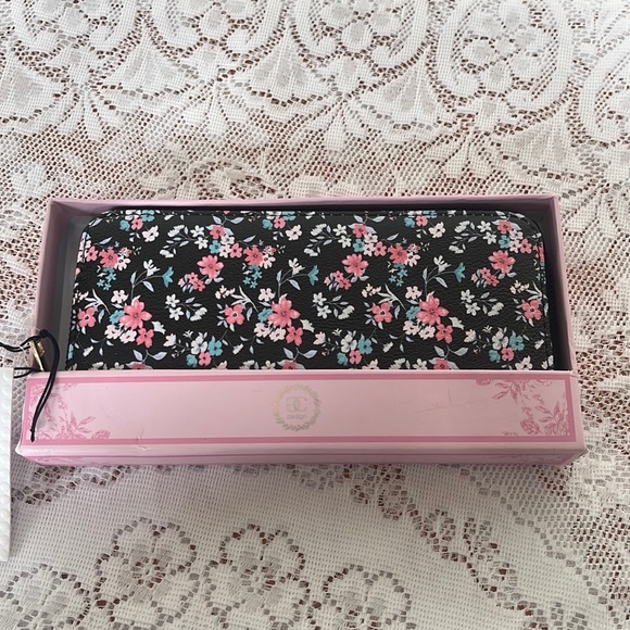 NWT Floral Wallet Clutch - Picture 2 of 3